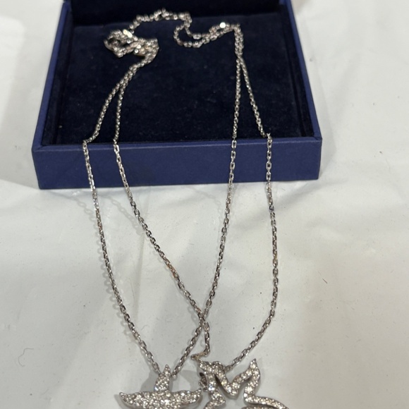 Swarovski Crystal StarFish Pendant & Necklace Silvertone & Box - Picture 5 of 6